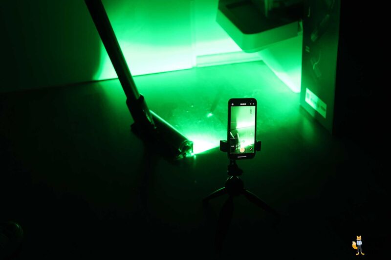 Dyson Gen 5 Detect Laser im Dunkeln